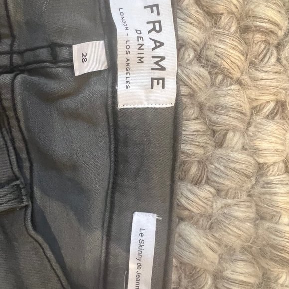 Frame Le Skinny de Jeanne Gray Shred Distressed - Never worn! - size 28 - Picture 5 of 5
